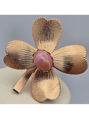 Four Leaf Lucky Gold Clover Brooch Pink Stone Pin